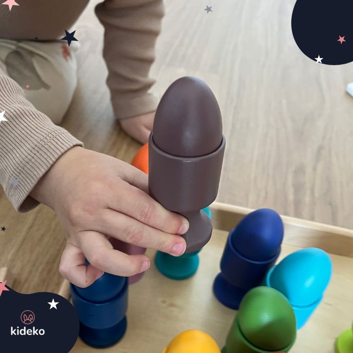 Baby Mix montessori vkladačka vajíčka detail na vajíčko v stojane